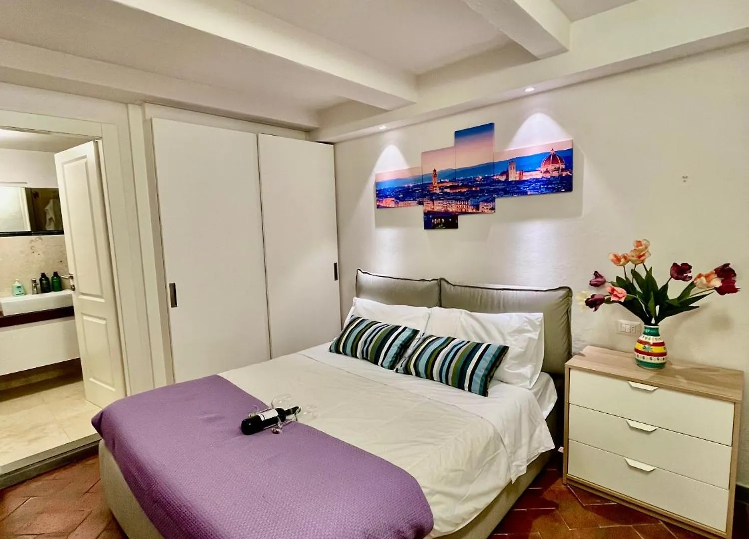 Cozy Florence Apartment Near Piazzale Michelangelo location